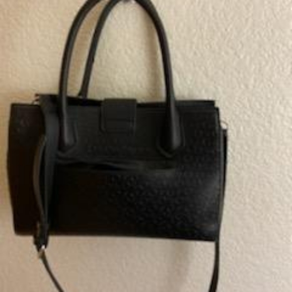 Guess purse - Picture 2 of 2